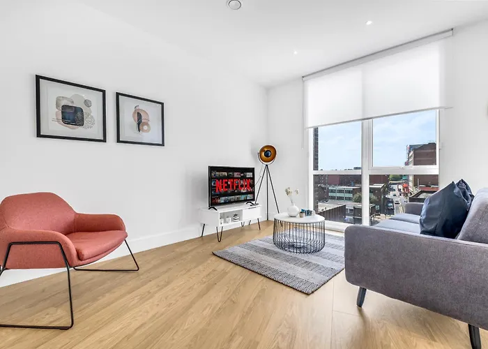 Pluxa Nero Deluxe - City Bliss 2Bath, Walk To Transit