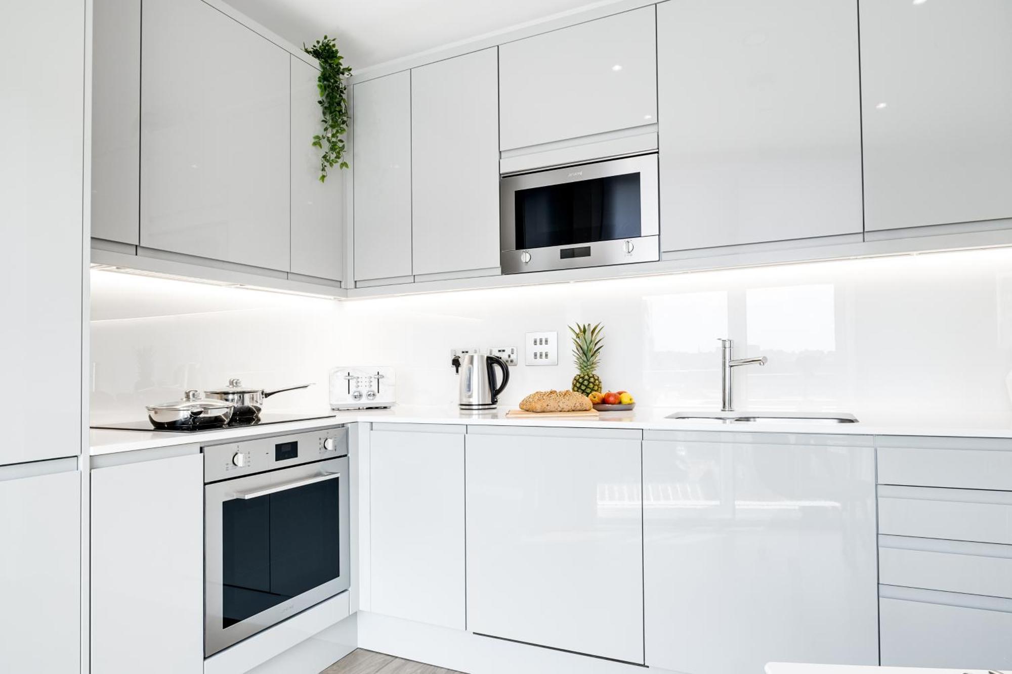 Pluxa Nero Deluxe - Bliss 2bath, Walk To Transit Apartment